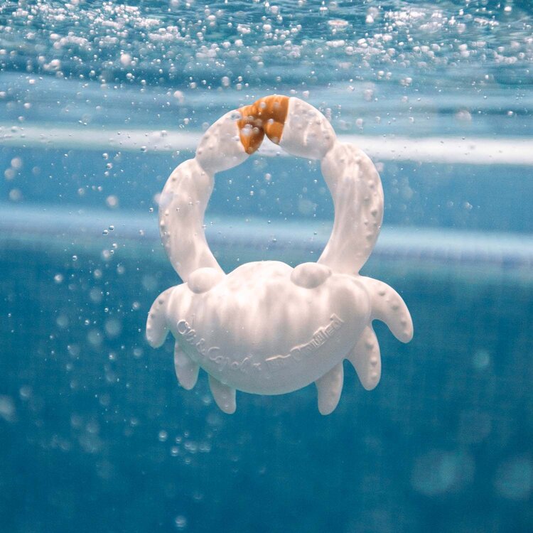 Oli & Carol Badpseeltje Sharon The Crab