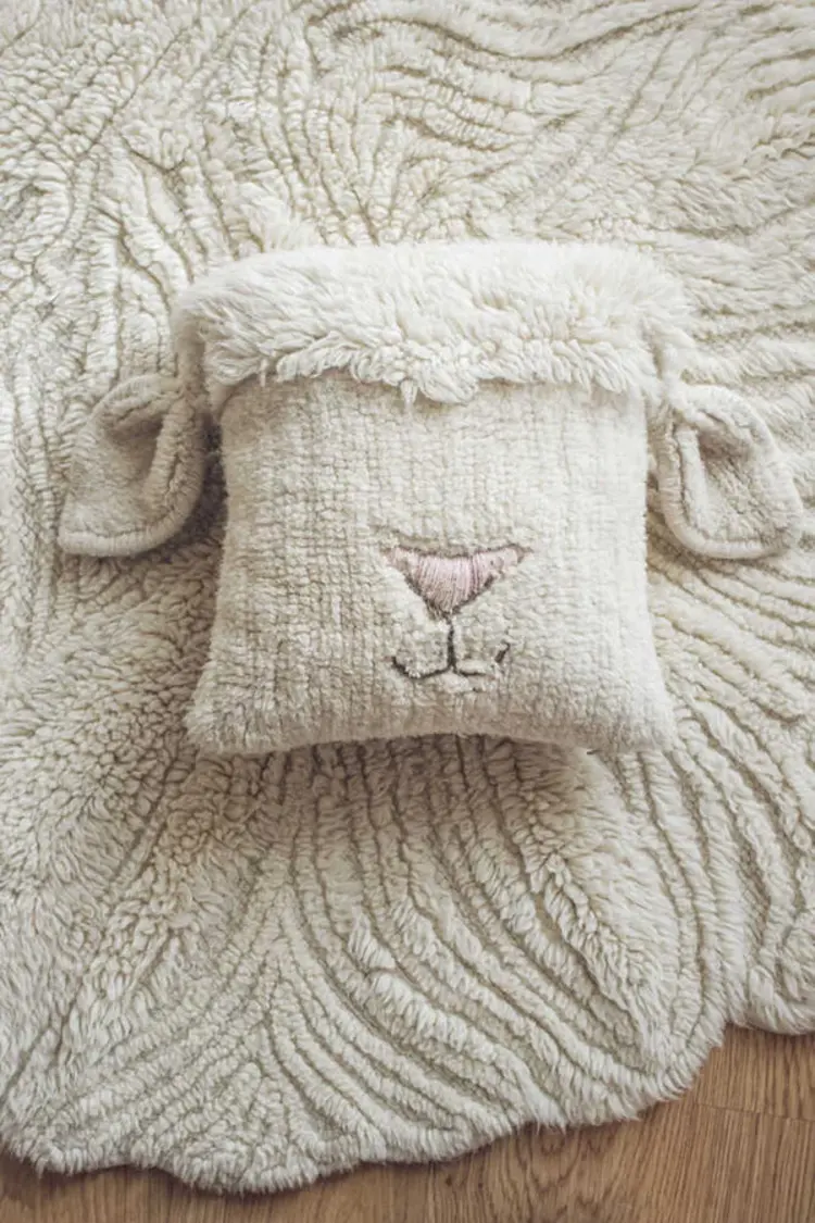 Lorena Canals Wasbaar Kussen -  Pink Nose Sheep