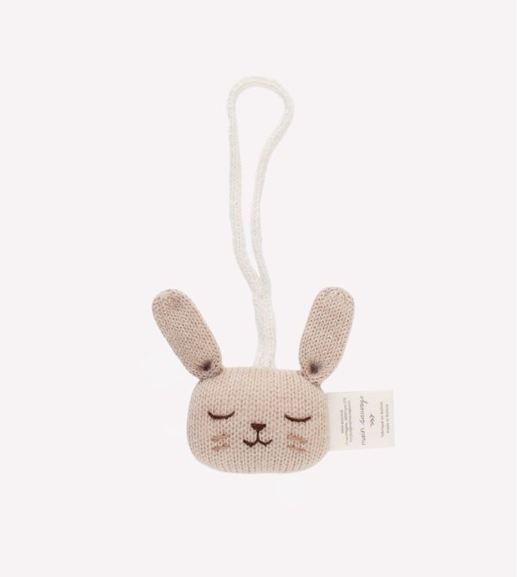 Main Sauvage Hanging Rattle - Bunny Sand