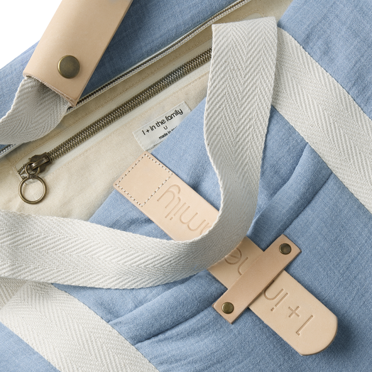 1+ in the family Verzorgingstas - Denim