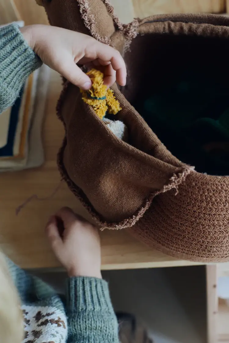 Lorena Canals Mand - Chicken Toffee