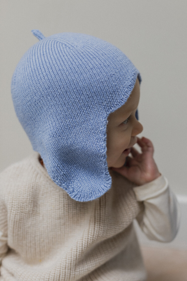 Hvid Muts met Oorkleppen Irma - Light Blue 6-12M