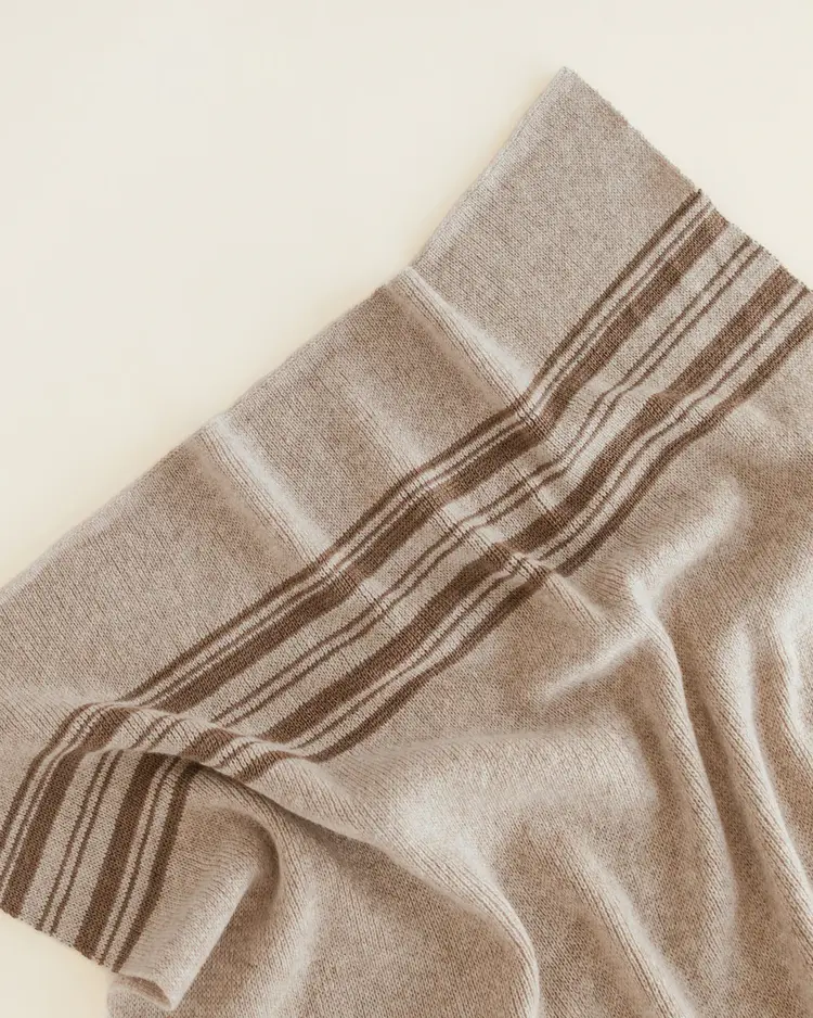 Hvid Blanket Gilbert - Sand/Walnut