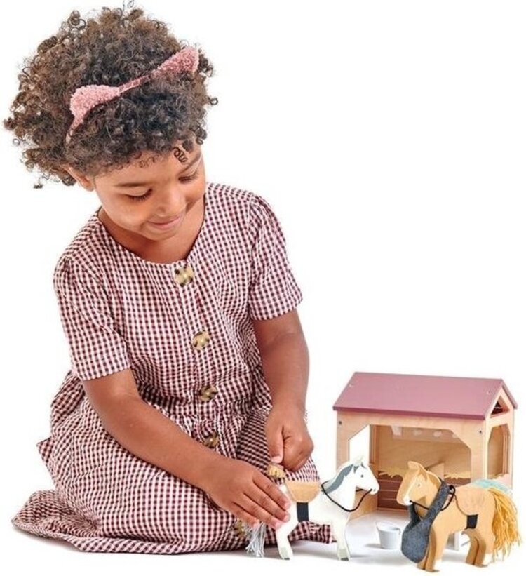 Tender Leaf Toys Stable & 2 Ponies