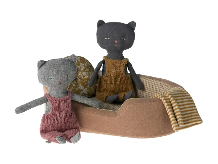 Maileg Cosy Basket, Small - Brown With Kittens