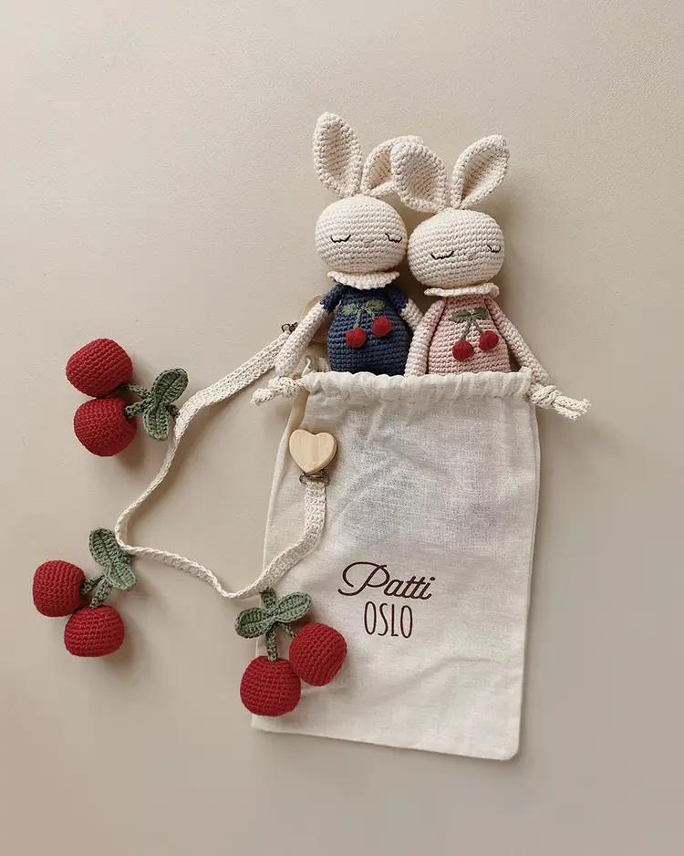 Patti Oslo Cherry Wagenspanner - Cream/Red With Bell