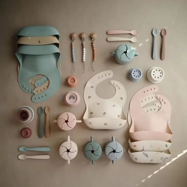 Mushie Silicone bib - blush