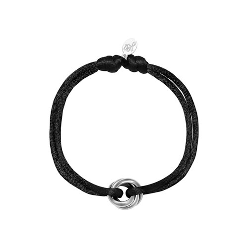 Satijnkoord armband met ringen zwart