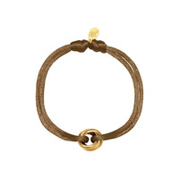 Satijnkoord armband met 3 ringen licht bruin