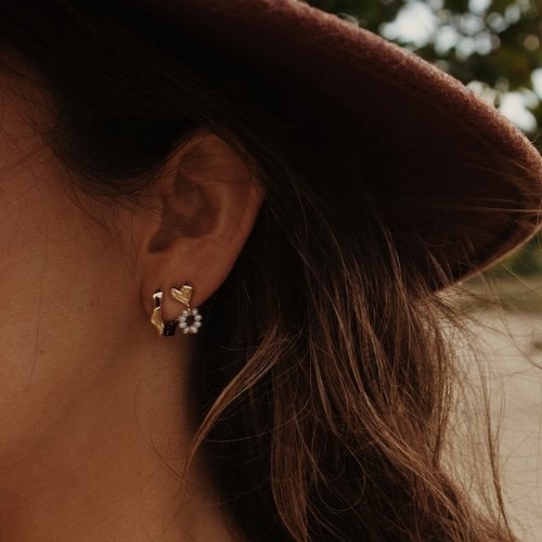 À La Small solid heart earrings