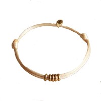 Satijnkoord armband met ringen beige