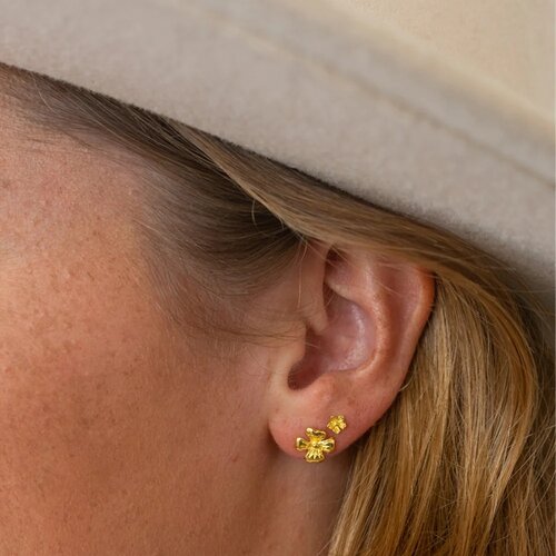 My Treasure Hunts Tiny Flower studs xs