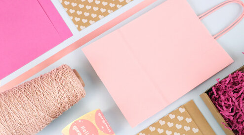 Der Muttertag steht vor der Tür! Wie kann man Mütter aus der Ferne überraschen?