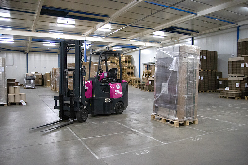Ein Blick ins Innere des Unternehmens Rotim Packaging; die Logistikabteilung
