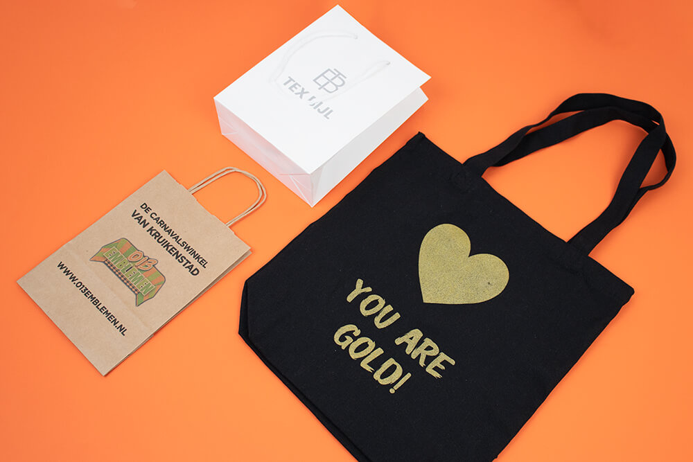 Eine Handvoll Taschen von Rotimshop und Ihre Druckoptionen