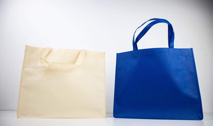 Non woven tassen als herbruikbaar alternatief: Duurzaamheid en gebruiksgemak