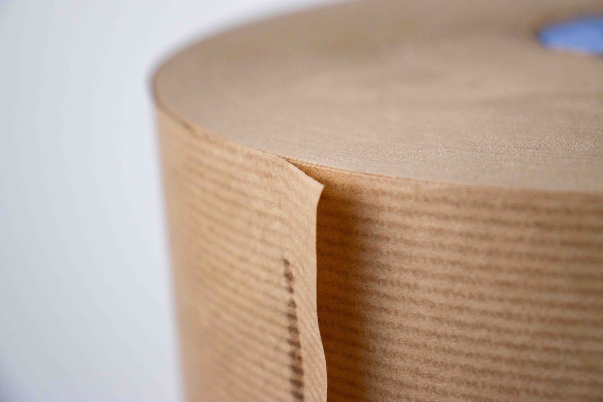 Kraftpapier op rol: De veelzijdige oplossing voor inpakken en opvullen