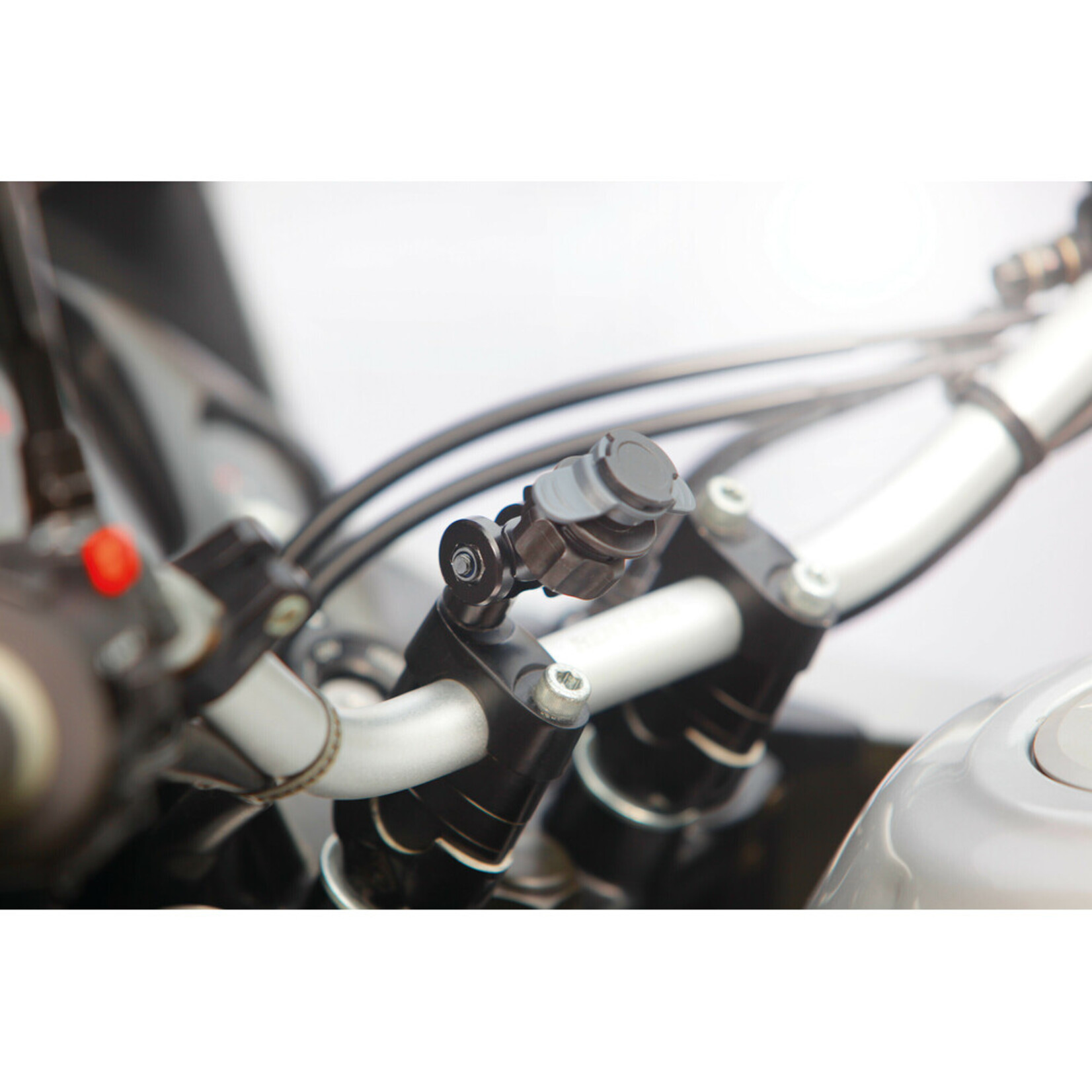 Optiline Titan M8 Pro, M8 screw and riser mount
