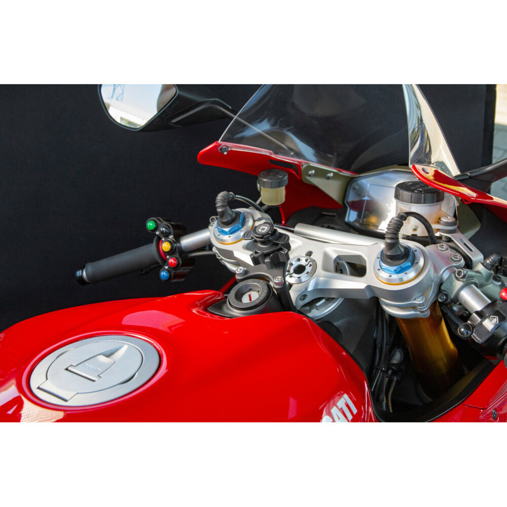 Optiline Panigale, key lock mount compatible with Ducati Panigale 899, 959, V2, 119, 1299, V4