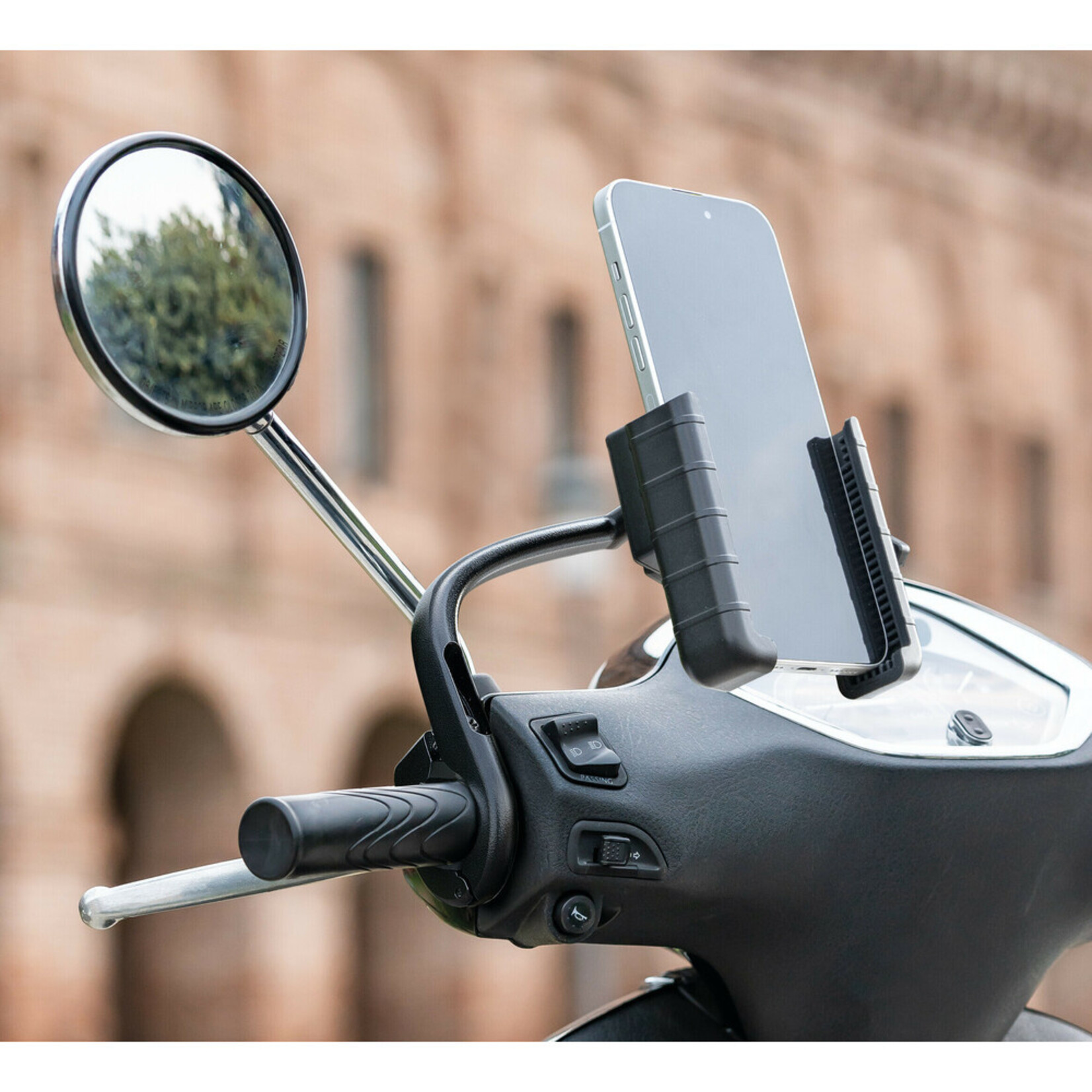 Optiline Smart Scooter Grip, universal smartphone holder for scooter