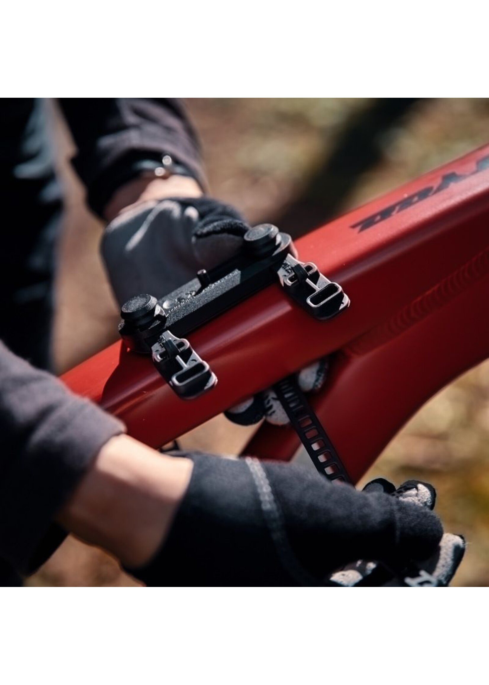 Fidlock BASE UNIVERSAL MAGNETIC-MECHANICAL BOTTLE HOLDER