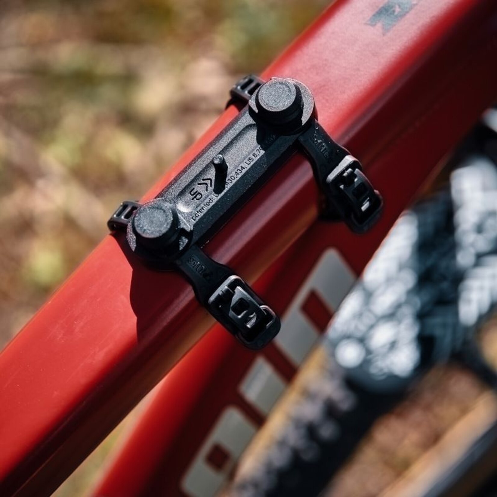 Fidlock BASE UNIVERSAL MAGNETIC-MECHANICAL BOTTLE HOLDER
