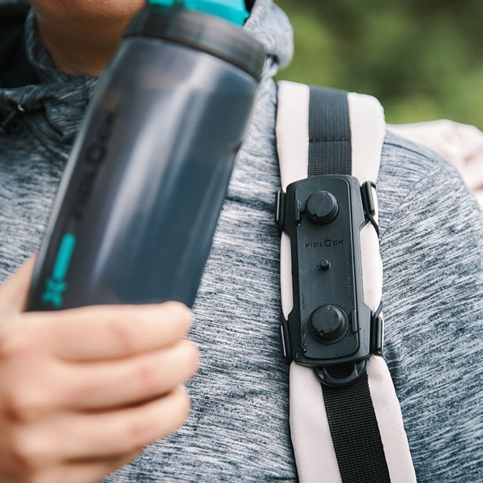 Fidlock MAGNETIC-MECHANICAL BOTTLE HOLDER FOR VERTICAL AND HORIZONTAL STRAPS