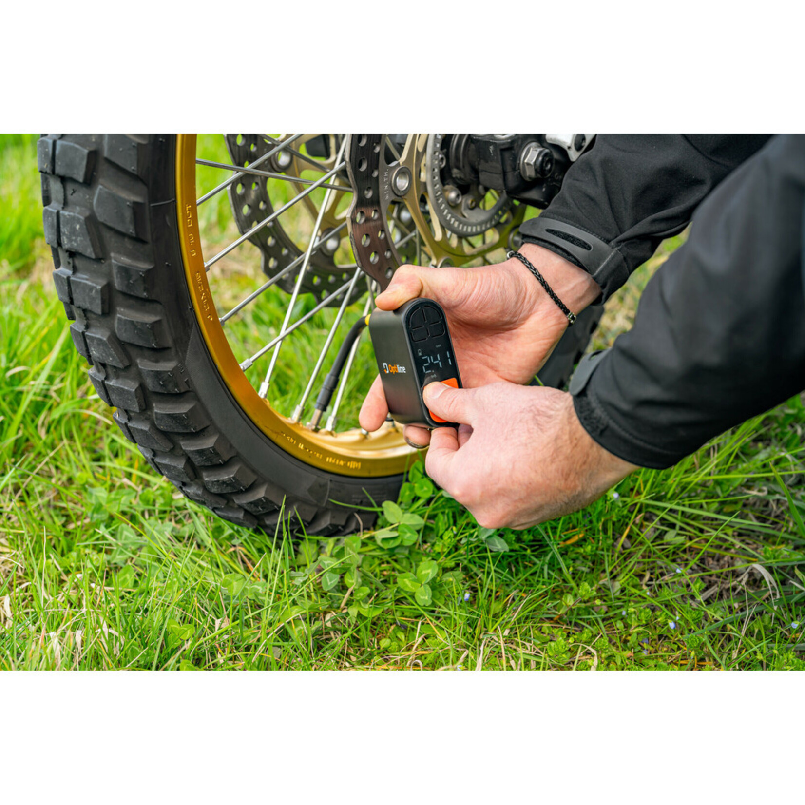 Lampa Aircore, een draagbare mini-elektrische compressor, geschikt voor auto's, motoren, fietsen en sportballen