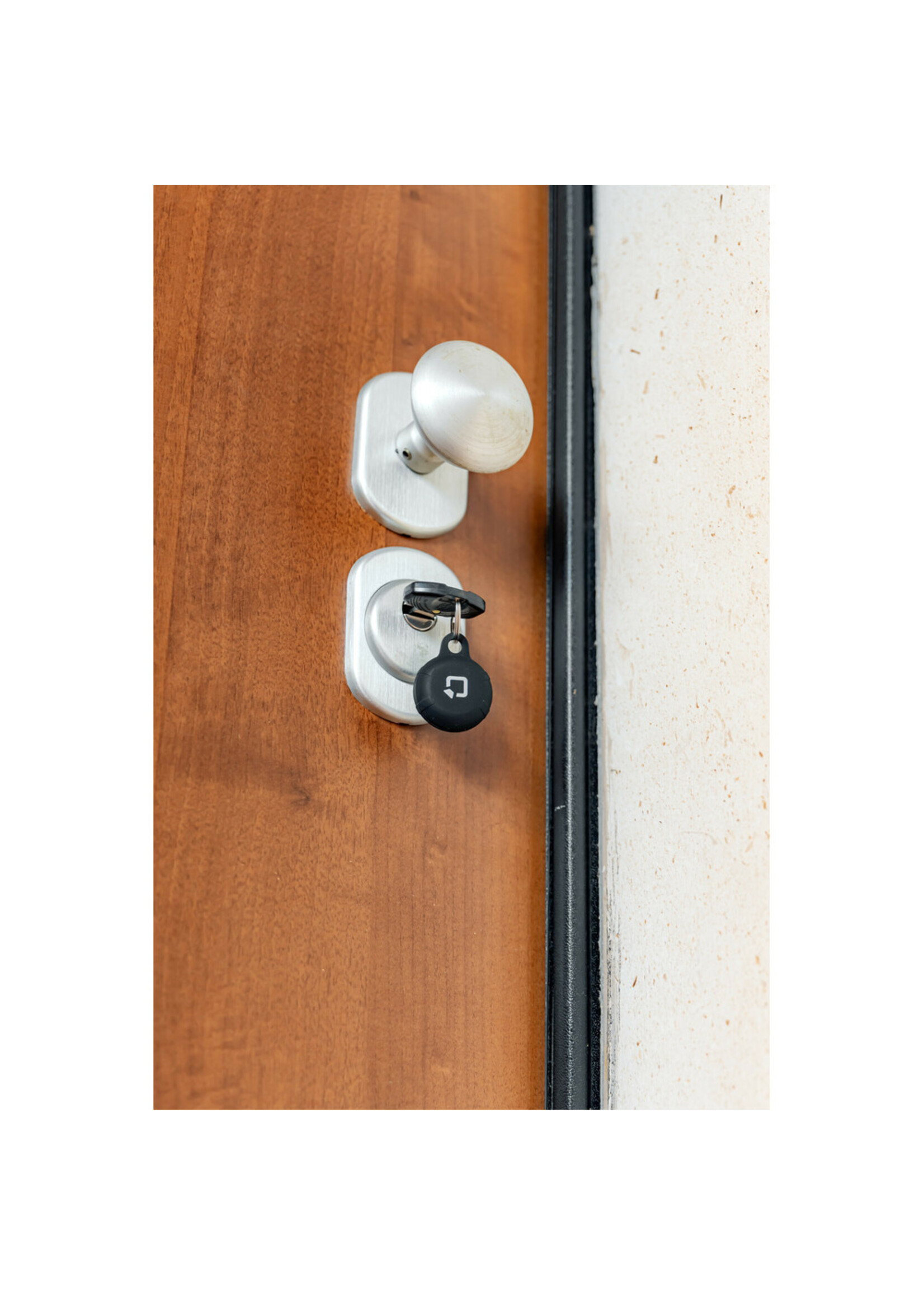 lampa OptiTag Duo, slimme tracker compatibel met Apple en Android.
