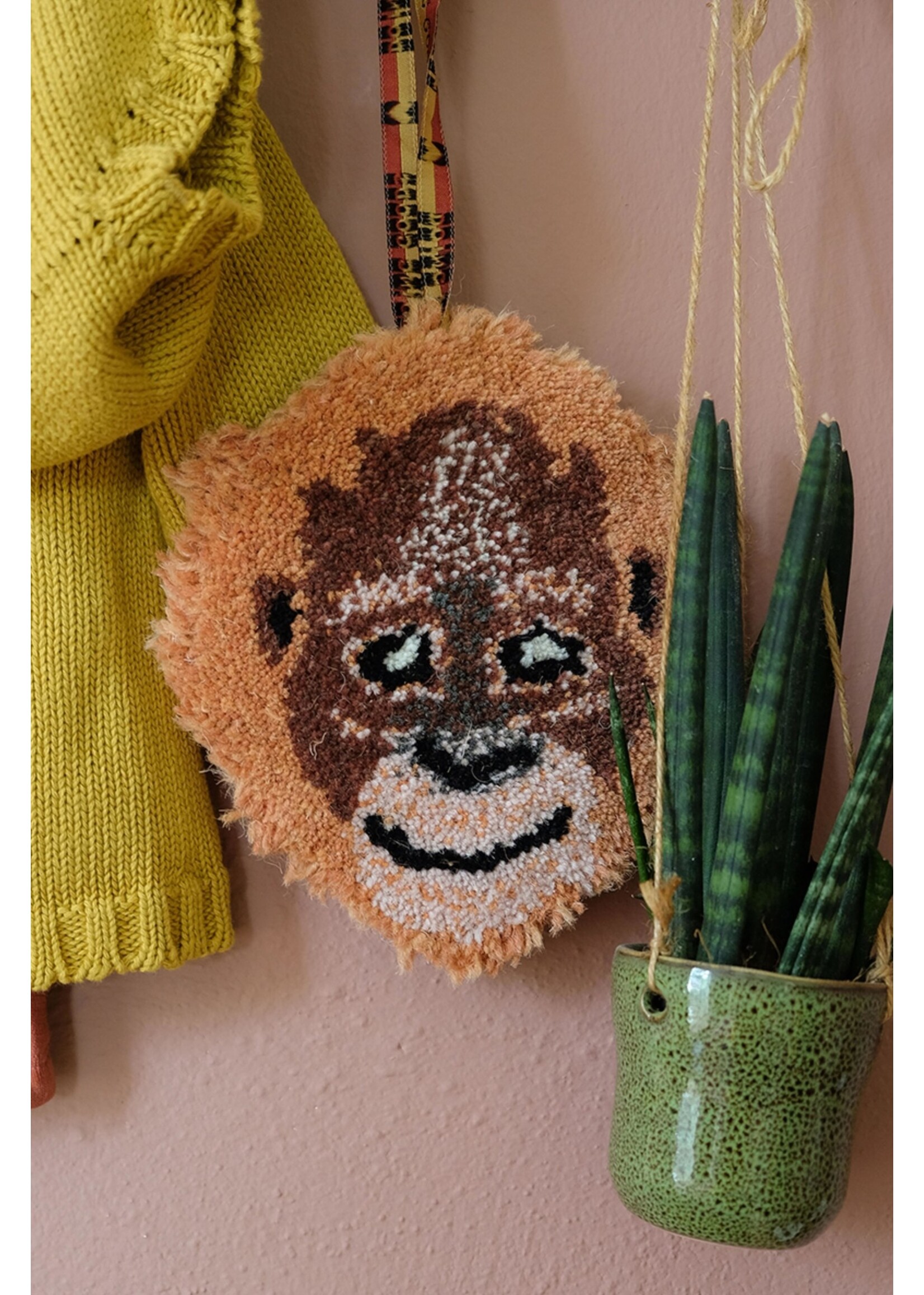 Doing Goods Hanger Oddly orang utan gift hanger