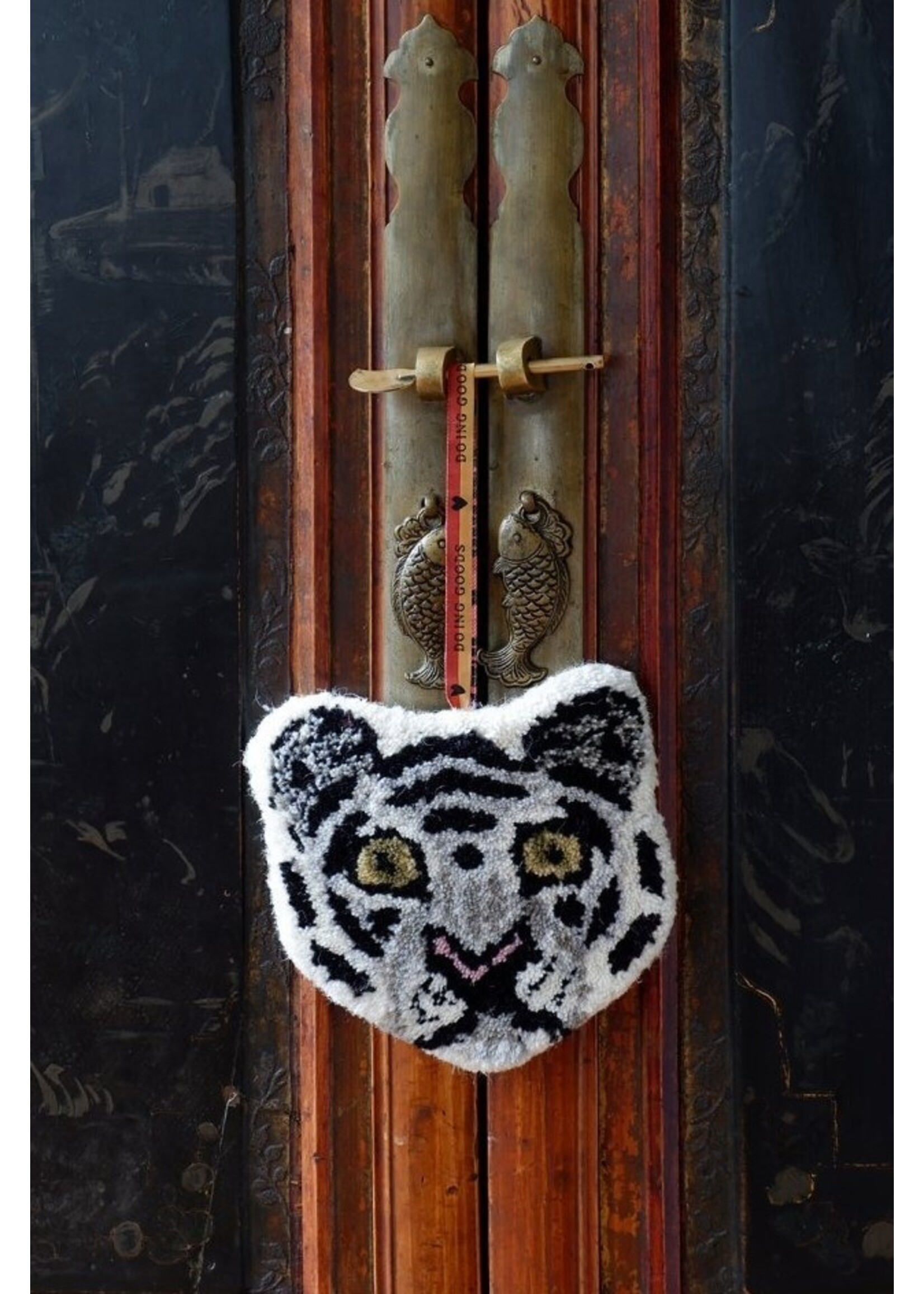 Doing Goods Hanger Snowy tiger gift hanger