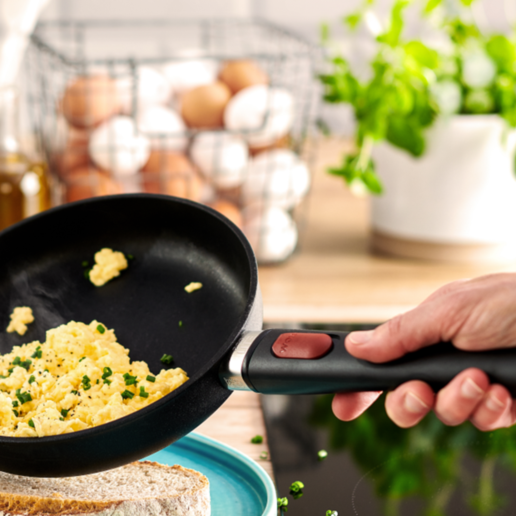 WOLL WOLL ECOLITE QXR KOEKENPAN 28X5CM PFAS VRIJE COATING AFNEEMBAAR HANDVAT