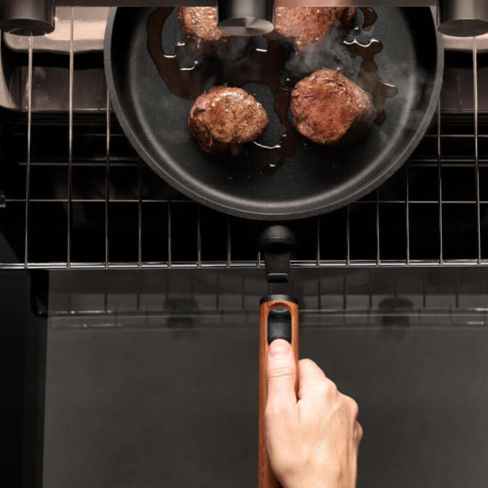 WOLL WOLL ECO LOGIC KOEKENPAN 28CM PFAS VRIJE COATING HOUTEN AFNEEMBAAR HANDVAT