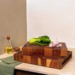 BOWLS&DISHES PURE ACACIA WOOD HAKBLOK MET SAPGOOT RECHT 44X34X6CM