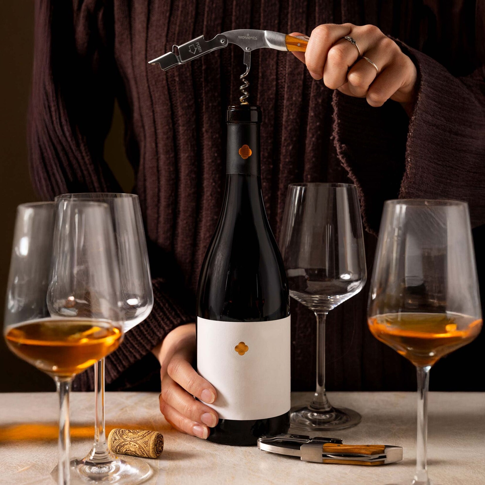 MOMENTS MOMENTS SOMMELIER MES OLIJFHOUT