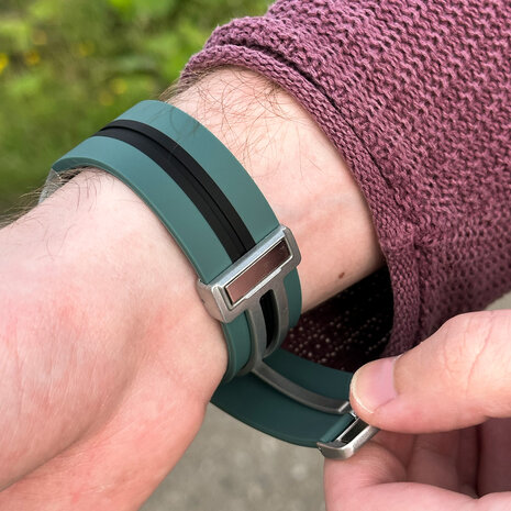 Strap-it Strap-it Samsung Galaxy Watch 6 - 44mm Silicone D-Buckle Strap (Green/Black) Strap-it Strap-it Samsung Galaxy Watch 6 - 44mm Silicone D-Buckle Strap (Green/Black)