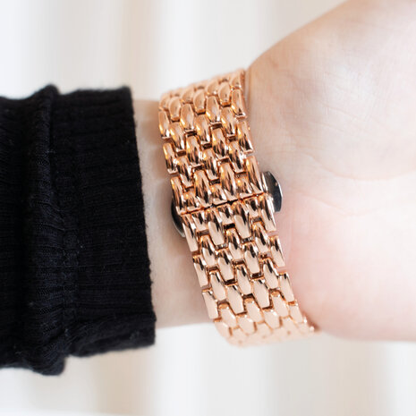 Strap-it Strap-it Fitbit Charge 5 Steel Strap Dragon (Rose Gold) Strap-it Strap-it Fitbit Charge 5 Steel Strap Dragon (Rose Gold)