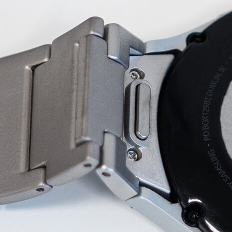 Strap-it Strap-it Samsung Galaxy Watch 5 40mm 'One Push' Titanium Strap (Silver) Strap-it Strap-it Samsung Galaxy Watch 5 40mm 'One Push' Titanium Strap (Silver)