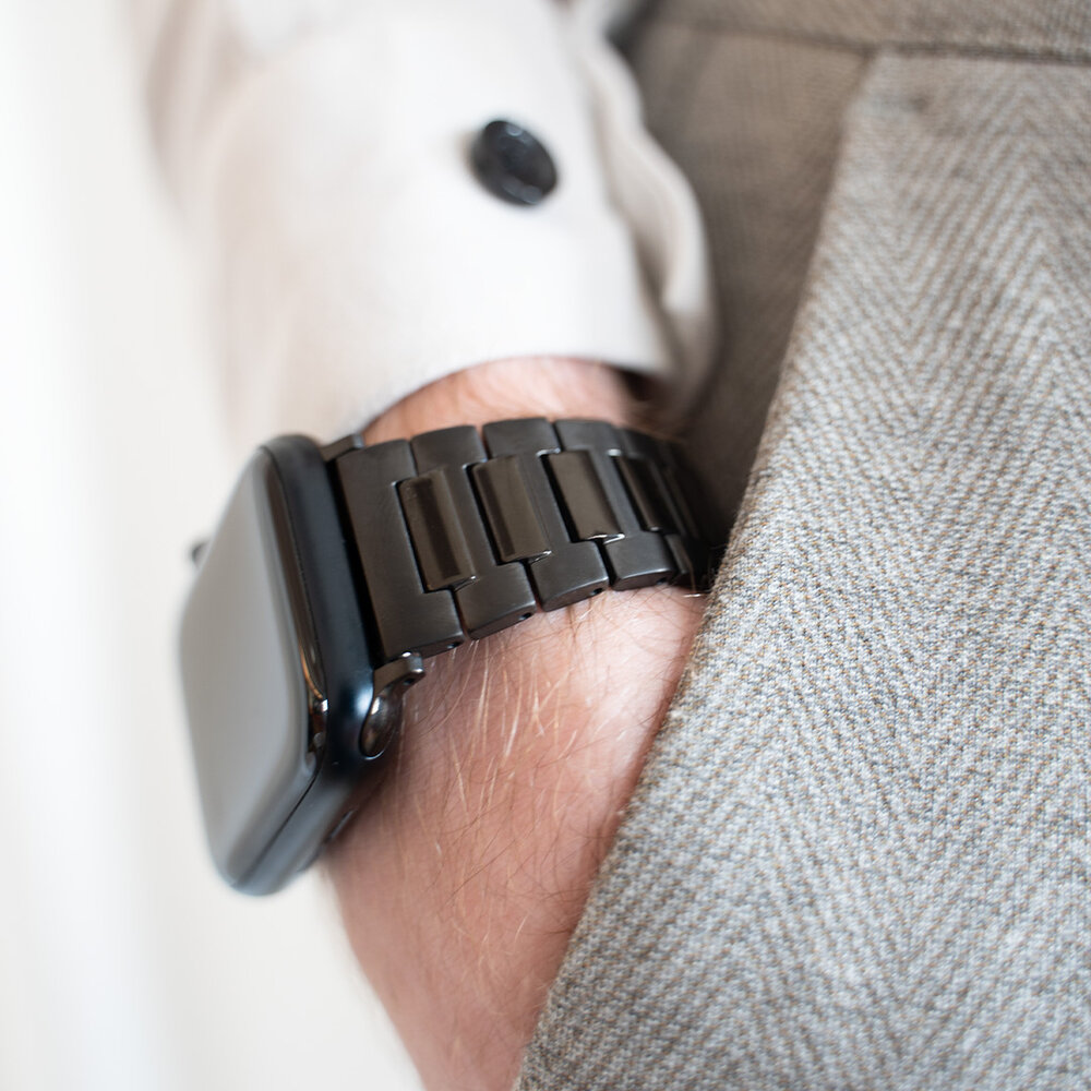 Strap-it Strap-it Apple Watch Luxury Titanium Strap (Black) Strap-it Strap-it Apple Watch Luxury Titanium Strap (Black)