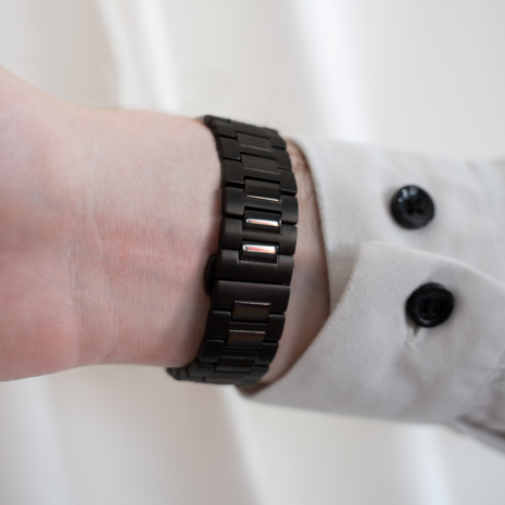 Strap-it Strap-it Apple Watch Luxury Titanium Strap (Black) Strap-it Strap-it Apple Watch Luxury Titanium Strap (Black)