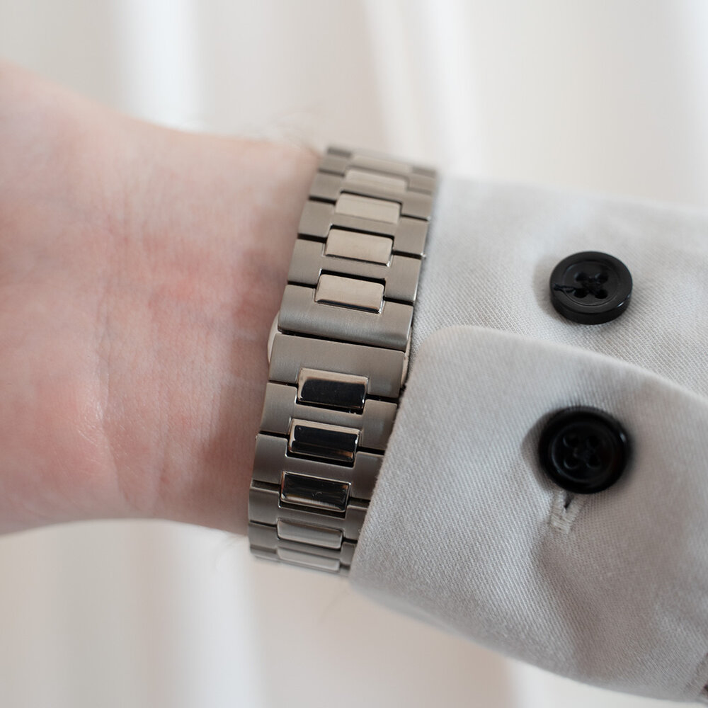 Strap-it Strap-it Apple Watch Luxury Titanium Strap (Silver) Strap-it Strap-it Apple Watch Luxury Titanium Strap (Silver)