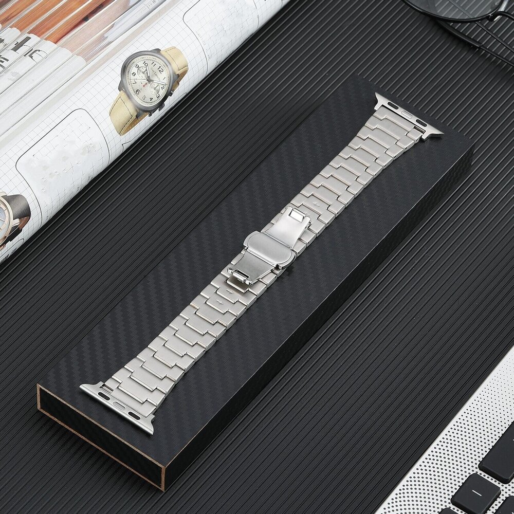 Strap-it Strap-it Apple Watch Luxury Titanium Strap (Silver) Strap-it Strap-it Apple Watch Luxury Titanium Strap (Silver)