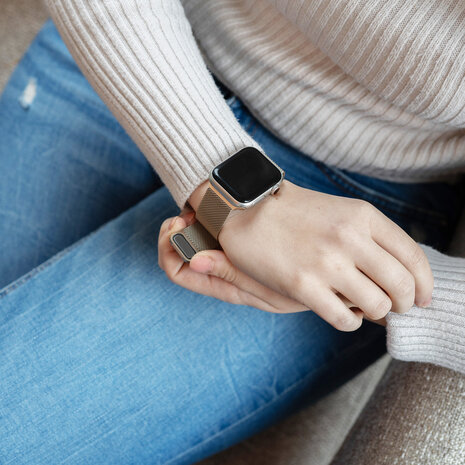 Strap-it Strap-it Apple Watch Milanese Strap (Champagne) Strap-it Strap-it Apple Watch Milanese Strap (Champagne)