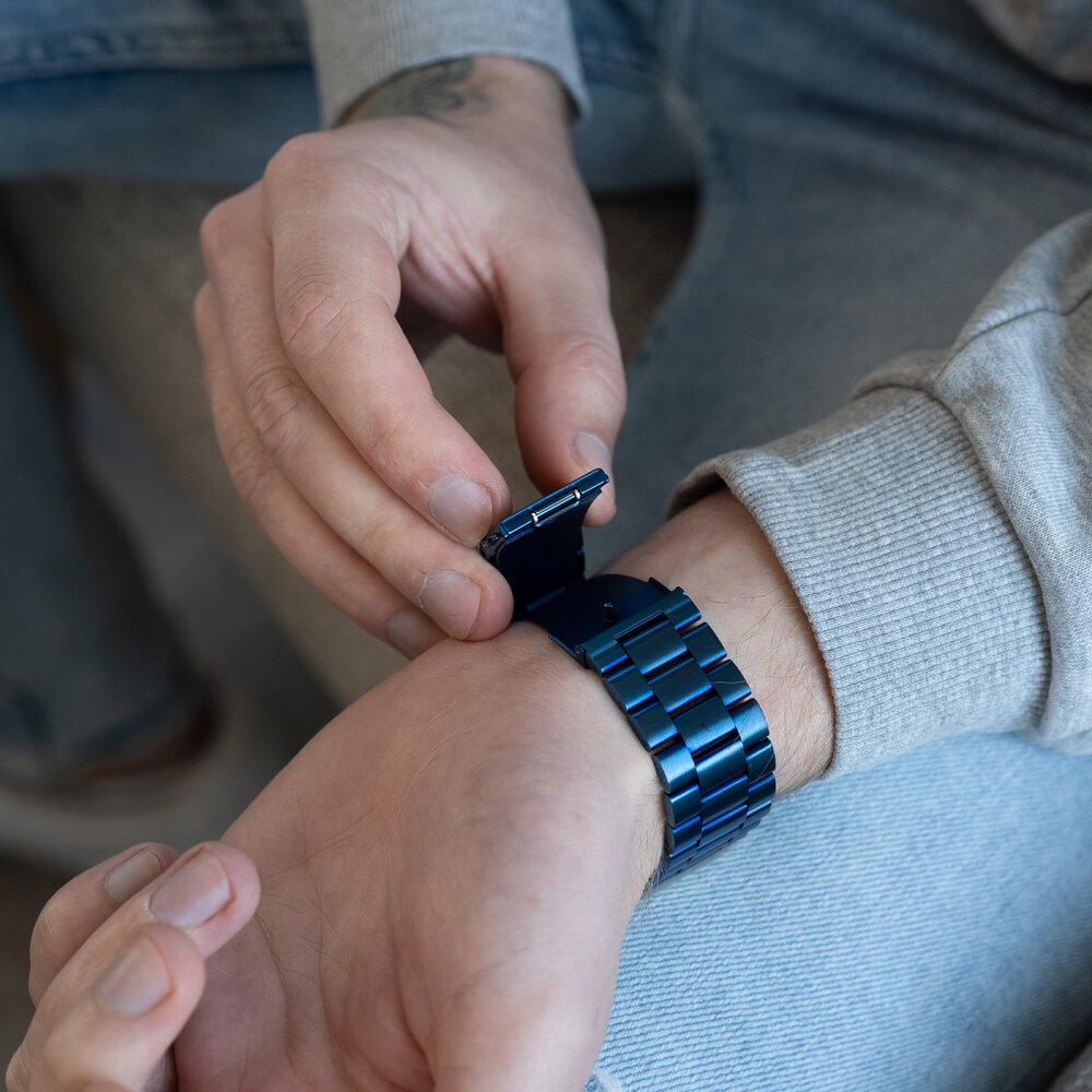 Strap-it Strap-it Apple Watch Steel Strap (Blue) Strap-it Strap-it Apple Watch Steel Strap (Blue)