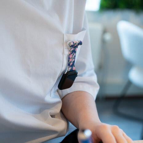 Strap-it Strap-it Apple Watch Nurse Fob (Roses) Strap-it Strap-it Apple Watch Nurse Fob (Roses)
