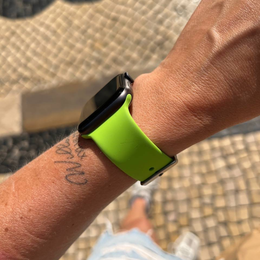 Strap-it Strap-it Apple Watch Silicone Strap with Buckle (Green)