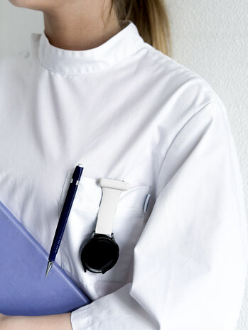 Strap-it Strap-it Fossil Gen 6 44mm Nurse Fob (White) Strap-it Strap-it Fossil Gen 6 44mm Nurse Fob (White)