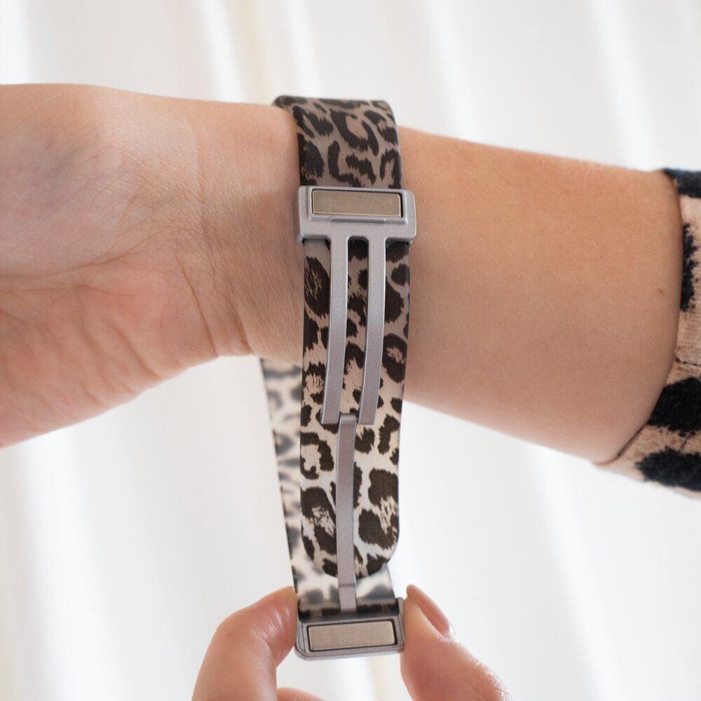 Strap-it Strap-it Luminous Leopard Samsung Galaxy Watch FE Magnetic Strap Strap-it Strap-it Luminous Leopard Samsung Galaxy Watch FE Magnetic Strap