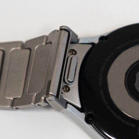 Strap-it Strap-it Samsung Galaxy Watch 7 - 40mm 'One Push' Luxury Titanium Strap (Titanium) Strap-it Strap-it Samsung Galaxy Watch 7 - 40mm 'One Push' Luxury Titanium Strap (Titanium)