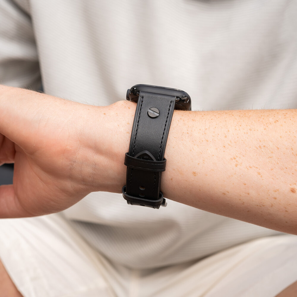 Strap-it Strap-it Apple Watch Leather Strap with Screw (Black) Strap-it Strap-it Apple Watch Leather Strap with Screw (Black)